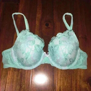 NWOT Victoria's Secret Lace Bra